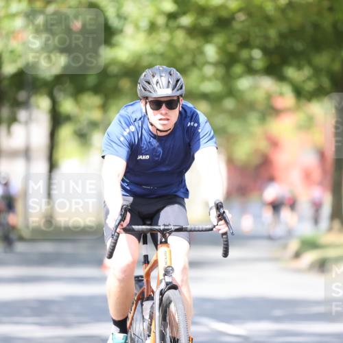 11.08.2024 - GEWOBA Citytriathlon Bremen H.Heesch http://msf.ph/oto/6780035 11.08.2024 11:48:18 Radfahren 760, 809, 847, 851, 886, 1025 meine-sportfotos.de