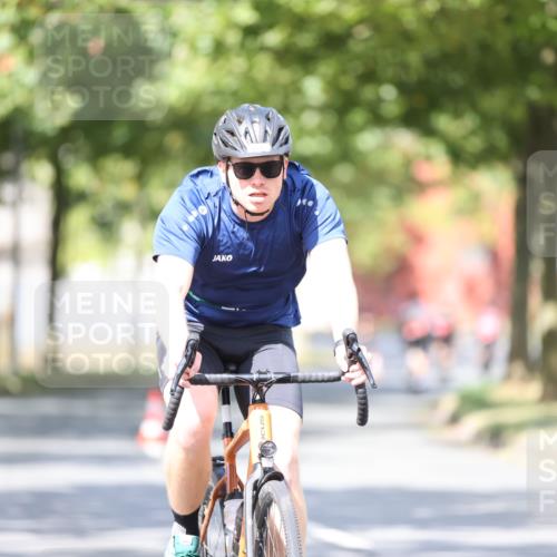 11.08.2024 - GEWOBA Citytriathlon Bremen H.Heesch http://msf.ph/oto/6780040 11.08.2024 11:48:18 Radfahren 760, 809, 847, 851, 886, 1025 meine-sportfotos.de