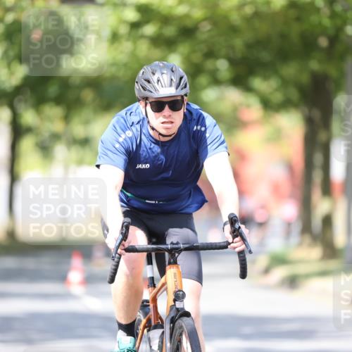 11.08.2024 - GEWOBA Citytriathlon Bremen H.Heesch http://msf.ph/oto/6780050 11.08.2024 11:48:18 Radfahren 760, 809, 847, 851, 886, 1025 meine-sportfotos.de