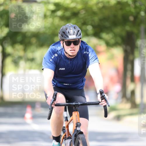 11.08.2024 - GEWOBA Citytriathlon Bremen H.Heesch http://msf.ph/oto/6780057 11.08.2024 11:48:18 Radfahren 760, 809, 847, 851, 886, 1025 meine-sportfotos.de