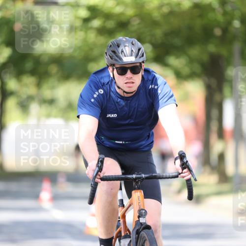 11.08.2024 - GEWOBA Citytriathlon Bremen H.Heesch http://msf.ph/oto/6780060 11.08.2024 11:48:18 Radfahren 760, 809, 847, 851, 886, 1025 meine-sportfotos.de