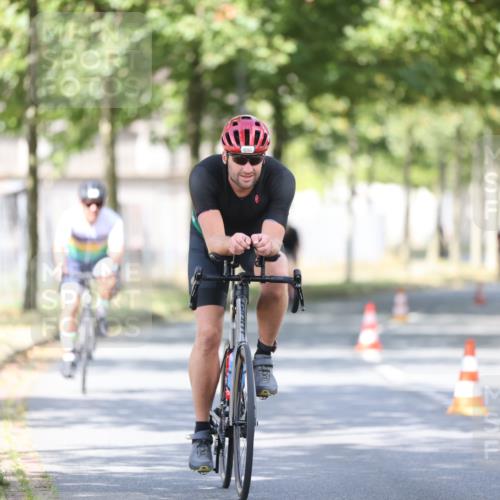 11.08.2024 - GEWOBA Citytriathlon Bremen H.Heesch http://msf.ph/oto/6780067 11.08.2024 11:48:21 Radfahren 760, 809, 847, 851, 886, 939, 1025 meine-sportfotos.de