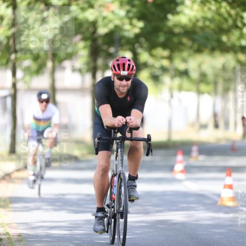 11.08.2024 - GEWOBA Citytriathlon Bremen H.Heesch http://msf.ph/oto/6780069 11.08.2024 11:48:21 Radfahren 760, 809, 847, 851, 886, 939, 1025 meine-sportfotos.de