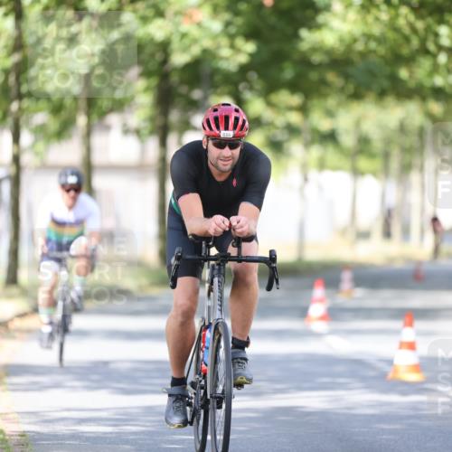 11.08.2024 - GEWOBA Citytriathlon Bremen H.Heesch http://msf.ph/oto/6780073 11.08.2024 11:48:21 Radfahren 760, 809, 847, 851, 886, 939, 1025 meine-sportfotos.de
