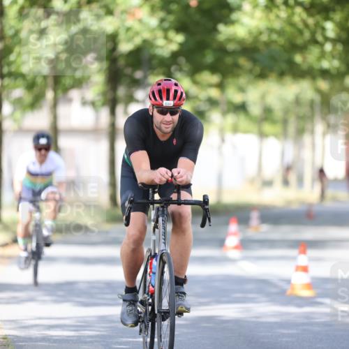 11.08.2024 - GEWOBA Citytriathlon Bremen H.Heesch http://msf.ph/oto/6780077 11.08.2024 11:48:21 Radfahren 760, 809, 847, 851, 886, 939, 1025 meine-sportfotos.de