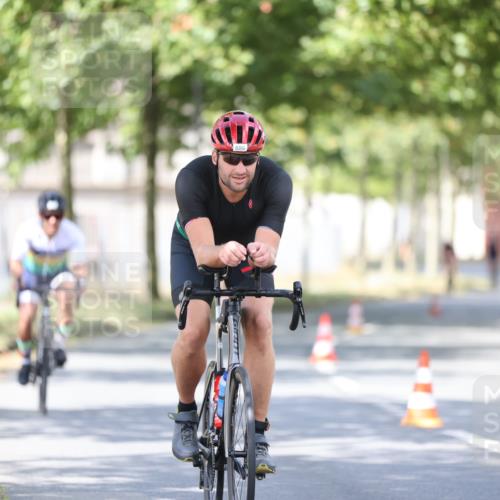 11.08.2024 - GEWOBA Citytriathlon Bremen H.Heesch http://msf.ph/oto/6780081 11.08.2024 11:48:21 Radfahren 760, 809, 847, 851, 886, 939, 1025 meine-sportfotos.de