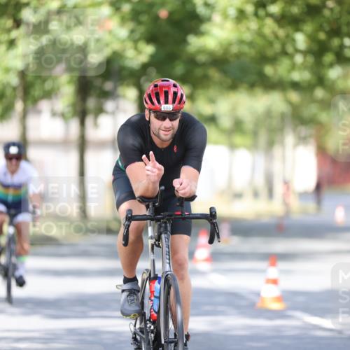 11.08.2024 - GEWOBA Citytriathlon Bremen H.Heesch http://msf.ph/oto/6780096 11.08.2024 11:48:21 Radfahren 760, 809, 847, 851, 886, 939, 1025 meine-sportfotos.de