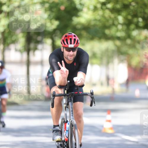 11.08.2024 - GEWOBA Citytriathlon Bremen H.Heesch http://msf.ph/oto/6780106 11.08.2024 11:48:21 Radfahren 760, 809, 847, 851, 886, 939, 1025 meine-sportfotos.de