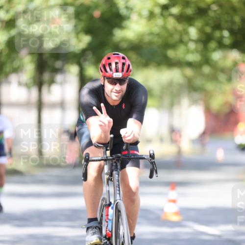 11.08.2024 - GEWOBA Citytriathlon Bremen H.Heesch http://msf.ph/oto/6780111 11.08.2024 11:48:21 Radfahren 760, 809, 847, 851, 886, 939, 1025 meine-sportfotos.de