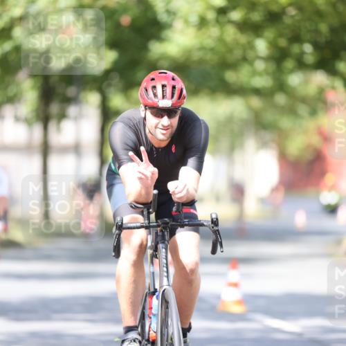 11.08.2024 - GEWOBA Citytriathlon Bremen H.Heesch http://msf.ph/oto/6780115 11.08.2024 11:48:21 Radfahren 760, 809, 847, 851, 886, 939, 1025 meine-sportfotos.de