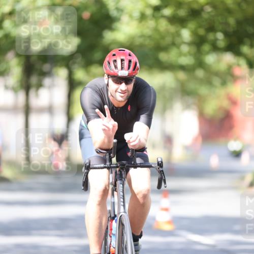 11.08.2024 - GEWOBA Citytriathlon Bremen H.Heesch http://msf.ph/oto/6780119 11.08.2024 11:48:21 Radfahren 760, 809, 847, 851, 886, 939, 1025 meine-sportfotos.de