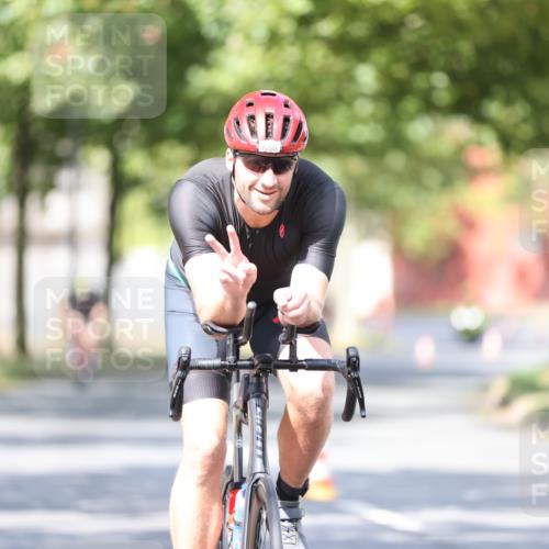 11.08.2024 - GEWOBA Citytriathlon Bremen H.Heesch http://msf.ph/oto/6780130 11.08.2024 11:48:21 Radfahren 760, 809, 847, 851, 886, 939, 1025 meine-sportfotos.de