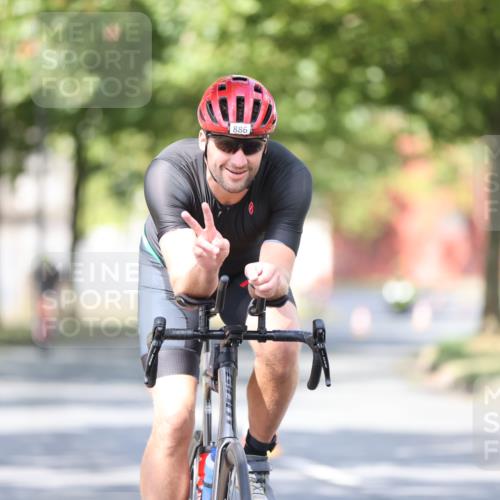 11.08.2024 - GEWOBA Citytriathlon Bremen H.Heesch http://msf.ph/oto/6780135 11.08.2024 11:48:21 Radfahren 760, 809, 847, 851, 886, 939, 1025 meine-sportfotos.de