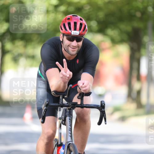 11.08.2024 - GEWOBA Citytriathlon Bremen H.Heesch http://msf.ph/oto/6780147 11.08.2024 11:48:22 Radfahren 760, 809, 847, 851, 886, 939, 1025 meine-sportfotos.de