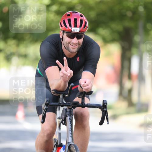 11.08.2024 - GEWOBA Citytriathlon Bremen H.Heesch http://msf.ph/oto/6780150 11.08.2024 11:48:22 Radfahren 760, 809, 847, 851, 886, 939, 1025 meine-sportfotos.de