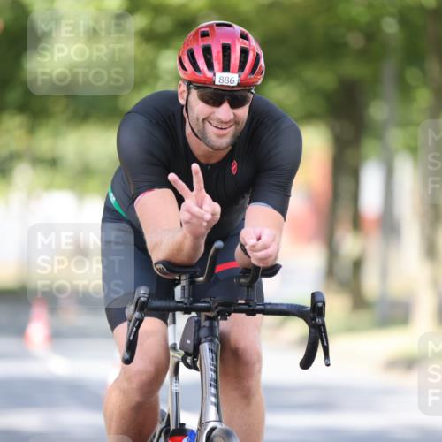 11.08.2024 - GEWOBA Citytriathlon Bremen H.Heesch http://msf.ph/oto/6780155 11.08.2024 11:48:22 Radfahren 760, 809, 847, 851, 886, 939, 1025 meine-sportfotos.de