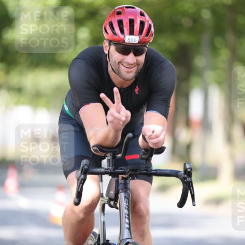 11.08.2024 - GEWOBA Citytriathlon Bremen H.Heesch http://msf.ph/oto/6780158 11.08.2024 11:48:22 Radfahren 760, 809, 847, 851, 886, 939, 1025 meine-sportfotos.de