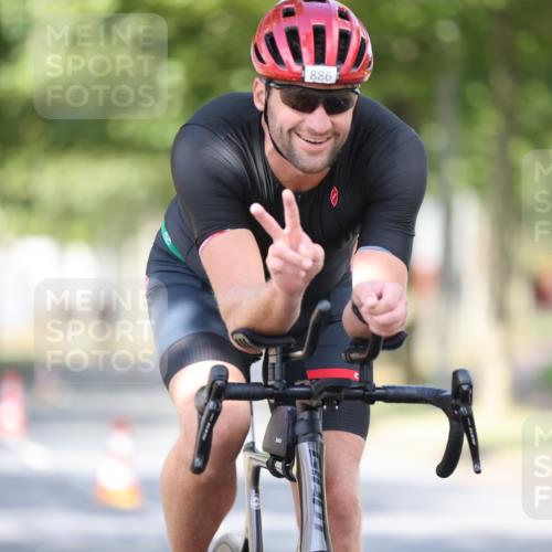 11.08.2024 - GEWOBA Citytriathlon Bremen H.Heesch http://msf.ph/oto/6780162 11.08.2024 11:48:22 Radfahren 760, 809, 847, 851, 886, 939, 1025 meine-sportfotos.de