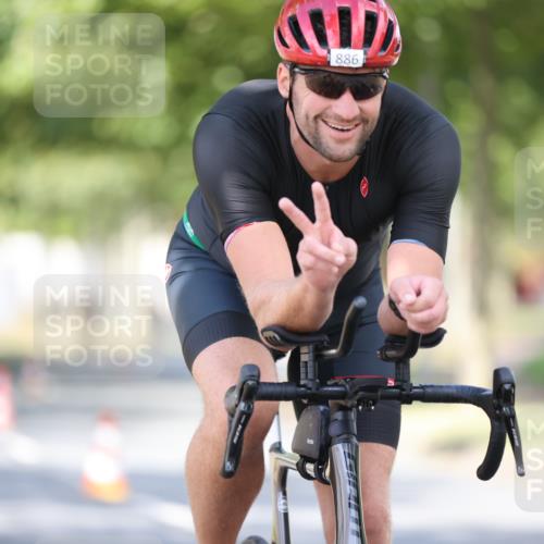 11.08.2024 - GEWOBA Citytriathlon Bremen H.Heesch http://msf.ph/oto/6780167 11.08.2024 11:48:22 Radfahren 760, 809, 847, 851, 886, 939, 1025 meine-sportfotos.de
