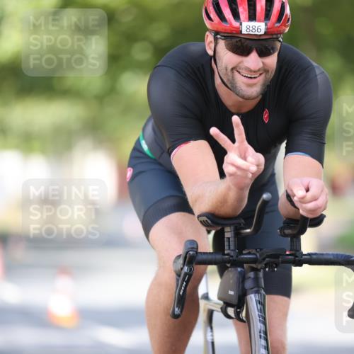 11.08.2024 - GEWOBA Citytriathlon Bremen H.Heesch http://msf.ph/oto/6780172 11.08.2024 11:48:22 Radfahren 760, 809, 847, 851, 886, 939, 1025 meine-sportfotos.de