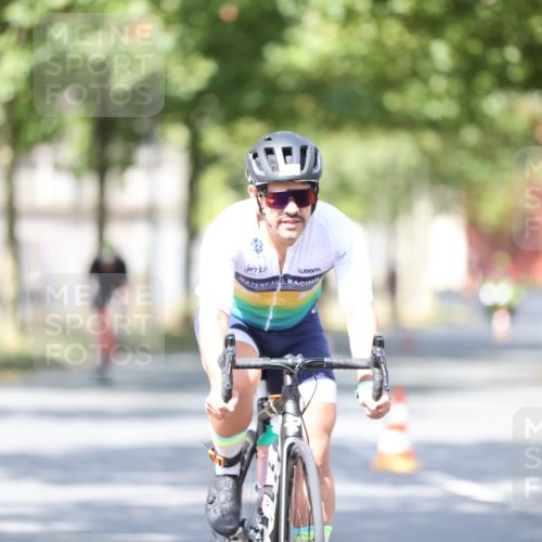 11.08.2024 - GEWOBA Citytriathlon Bremen H.Heesch http://msf.ph/oto/6780187 11.08.2024 11:48:23 Radfahren 809, 847, 851, 886, 939, 1025 meine-sportfotos.de