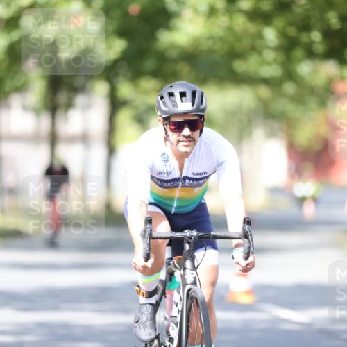 11.08.2024 - GEWOBA Citytriathlon Bremen H.Heesch http://msf.ph/oto/6780190 11.08.2024 11:48:23 Radfahren 809, 847, 851, 886, 939, 1025 meine-sportfotos.de