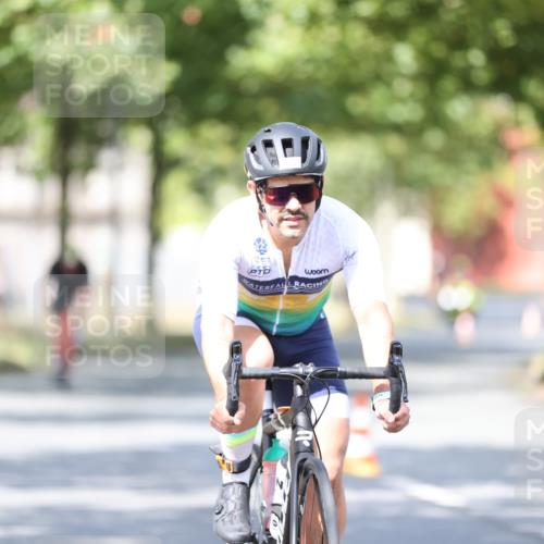 11.08.2024 - GEWOBA Citytriathlon Bremen H.Heesch http://msf.ph/oto/6780195 11.08.2024 11:48:23 Radfahren 809, 847, 851, 886, 939, 1025 meine-sportfotos.de