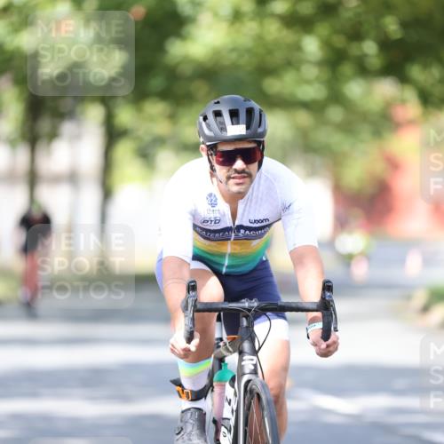 11.08.2024 - GEWOBA Citytriathlon Bremen H.Heesch http://msf.ph/oto/6780200 11.08.2024 11:48:23 Radfahren 809, 847, 851, 886, 939, 1025 meine-sportfotos.de