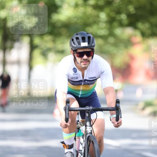 11.08.2024 - GEWOBA Citytriathlon Bremen H.Heesch http://msf.ph/oto/6780204 11.08.2024 11:48:23 Radfahren 809, 847, 851, 886, 939, 1025 meine-sportfotos.de