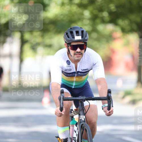 11.08.2024 - GEWOBA Citytriathlon Bremen H.Heesch http://msf.ph/oto/6780207 11.08.2024 11:48:23 Radfahren 809, 847, 851, 886, 939, 1025 meine-sportfotos.de