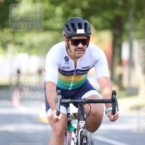 11.08.2024 - GEWOBA Citytriathlon Bremen H.Heesch http://msf.ph/oto/6780219 11.08.2024 11:48:23 Radfahren 809, 847, 851, 886, 939, 1025 meine-sportfotos.de