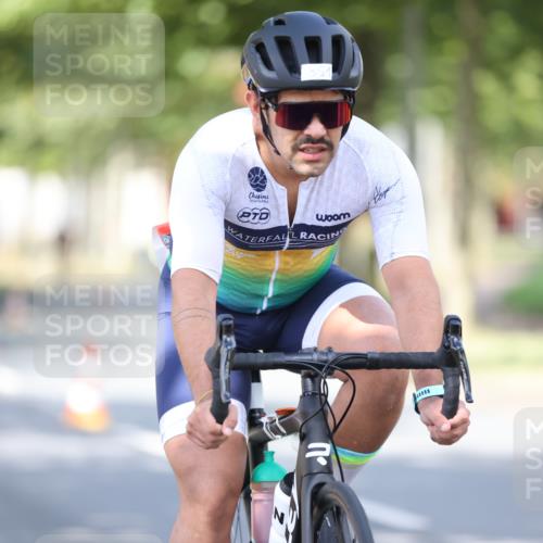 11.08.2024 - GEWOBA Citytriathlon Bremen H.Heesch http://msf.ph/oto/6780225 11.08.2024 11:48:23 Radfahren 809, 847, 851, 886, 939, 1025 meine-sportfotos.de