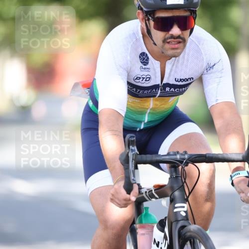 11.08.2024 - GEWOBA Citytriathlon Bremen H.Heesch http://msf.ph/oto/6780238 11.08.2024 11:48:23 Radfahren 809, 847, 851, 886, 939, 1025 meine-sportfotos.de