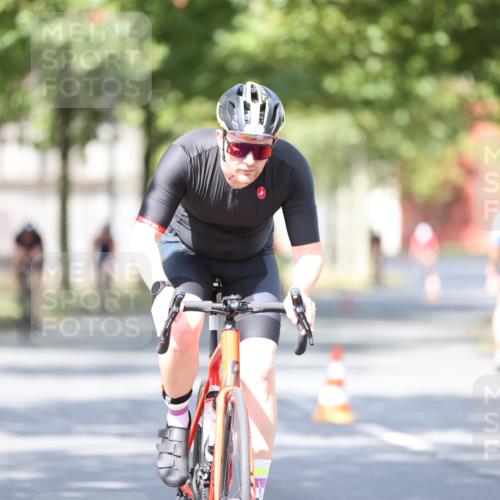 11.08.2024 - GEWOBA Citytriathlon Bremen H.Heesch http://msf.ph/oto/6780270 11.08.2024 11:48:27 Radfahren 787, 809, 847, 851, 870, 886, 939, 1025 meine-sportfotos.de