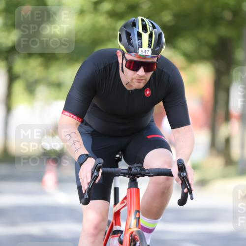 11.08.2024 - GEWOBA Citytriathlon Bremen H.Heesch http://msf.ph/oto/6780300 11.08.2024 11:48:27 Radfahren 787, 809, 847, 851, 870, 886, 939, 1025 meine-sportfotos.de
