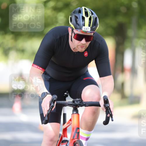 11.08.2024 - GEWOBA Citytriathlon Bremen H.Heesch http://msf.ph/oto/6780303 11.08.2024 11:48:27 Radfahren 787, 809, 847, 851, 870, 886, 939, 1025 meine-sportfotos.de