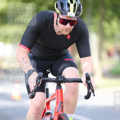 11.08.2024 - GEWOBA Citytriathlon Bremen H.Heesch http://msf.ph/oto/6780311 11.08.2024 11:48:27 Radfahren 787, 809, 847, 851, 870, 886, 939, 1025 meine-sportfotos.de