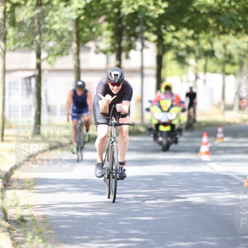 11.08.2024 - GEWOBA Citytriathlon Bremen H.Heesch http://msf.ph/oto/6780332 11.08.2024 11:48:30 Radfahren 787, 847, 851, 870, 886, 939, 1025 meine-sportfotos.de