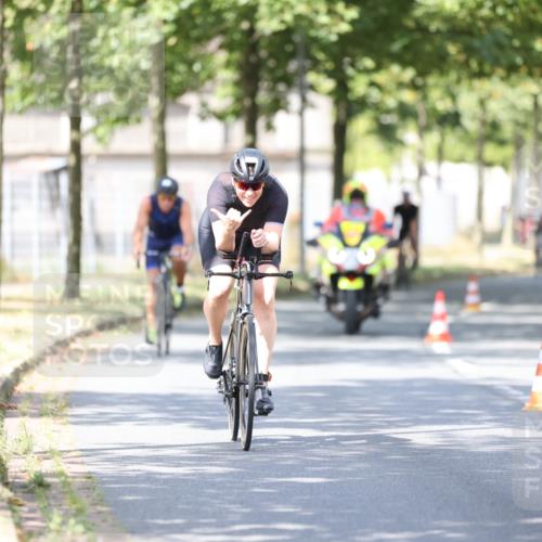 11.08.2024 - GEWOBA Citytriathlon Bremen H.Heesch http://msf.ph/oto/6780338 11.08.2024 11:48:30 Radfahren 787, 847, 851, 870, 886, 939, 1025 meine-sportfotos.de