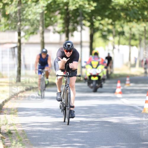11.08.2024 - GEWOBA Citytriathlon Bremen H.Heesch http://msf.ph/oto/6780342 11.08.2024 11:48:30 Radfahren 787, 847, 851, 870, 886, 939, 1025 meine-sportfotos.de