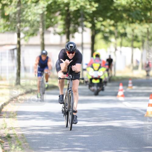 11.08.2024 - GEWOBA Citytriathlon Bremen H.Heesch http://msf.ph/oto/6780347 11.08.2024 11:48:30 Radfahren 787, 847, 851, 870, 886, 939, 1025 meine-sportfotos.de