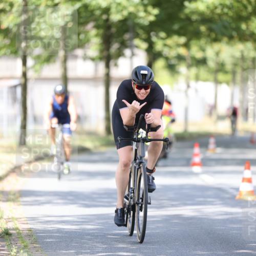 11.08.2024 - GEWOBA Citytriathlon Bremen H.Heesch http://msf.ph/oto/6780383 11.08.2024 11:48:30 Radfahren 787, 847, 851, 870, 886, 939, 1025 meine-sportfotos.de