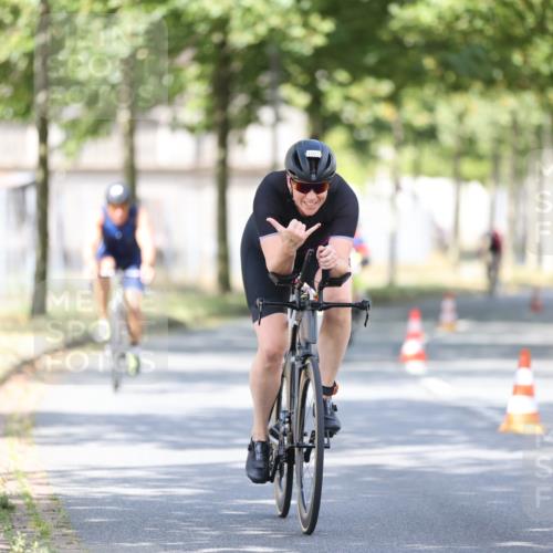 11.08.2024 - GEWOBA Citytriathlon Bremen H.Heesch http://msf.ph/oto/6780387 11.08.2024 11:48:30 Radfahren 787, 847, 851, 870, 886, 939, 1025 meine-sportfotos.de