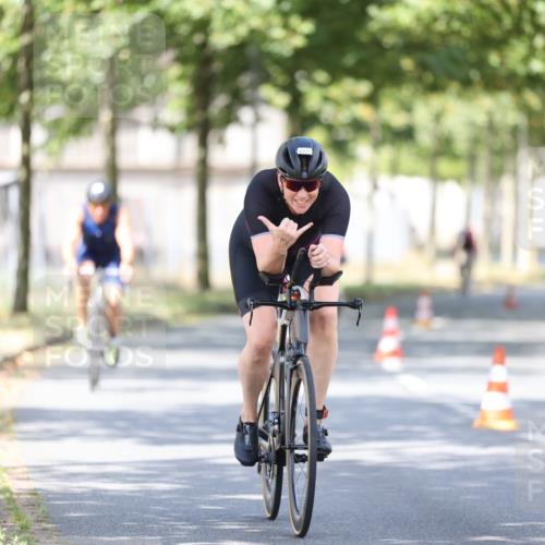 11.08.2024 - GEWOBA Citytriathlon Bremen H.Heesch http://msf.ph/oto/6780392 11.08.2024 11:48:30 Radfahren 787, 847, 851, 870, 886, 939, 1025 meine-sportfotos.de