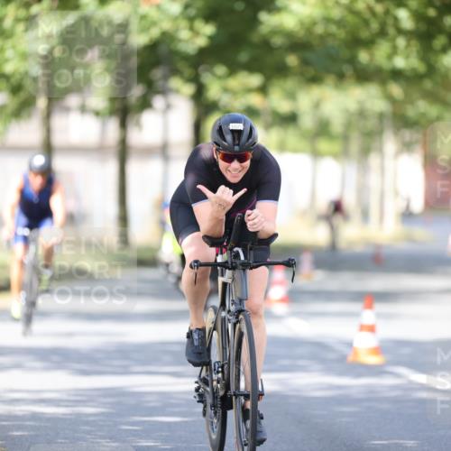 11.08.2024 - GEWOBA Citytriathlon Bremen H.Heesch http://msf.ph/oto/6780408 11.08.2024 11:48:30 Radfahren 787, 847, 851, 870, 886, 939, 1025 meine-sportfotos.de