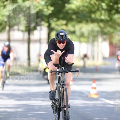 11.08.2024 - GEWOBA Citytriathlon Bremen H.Heesch http://msf.ph/oto/6780411 11.08.2024 11:48:30 Radfahren 787, 847, 851, 870, 886, 939, 1025 meine-sportfotos.de