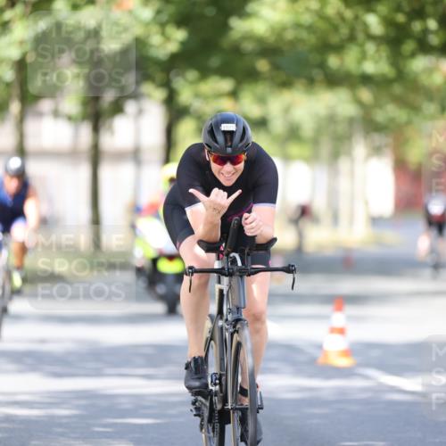 11.08.2024 - GEWOBA Citytriathlon Bremen H.Heesch http://msf.ph/oto/6780416 11.08.2024 11:48:30 Radfahren 787, 847, 851, 870, 886, 939, 1025 meine-sportfotos.de