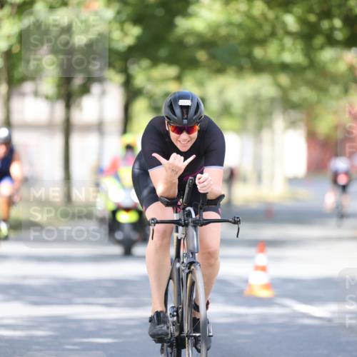 11.08.2024 - GEWOBA Citytriathlon Bremen H.Heesch http://msf.ph/oto/6780422 11.08.2024 11:48:30 Radfahren 787, 847, 851, 870, 886, 939, 1025 meine-sportfotos.de