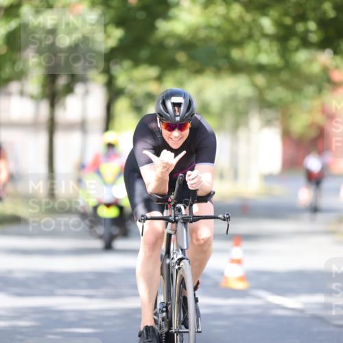 11.08.2024 - GEWOBA Citytriathlon Bremen H.Heesch http://msf.ph/oto/6780427 11.08.2024 11:48:30 Radfahren 787, 847, 851, 870, 886, 939, 1025 meine-sportfotos.de