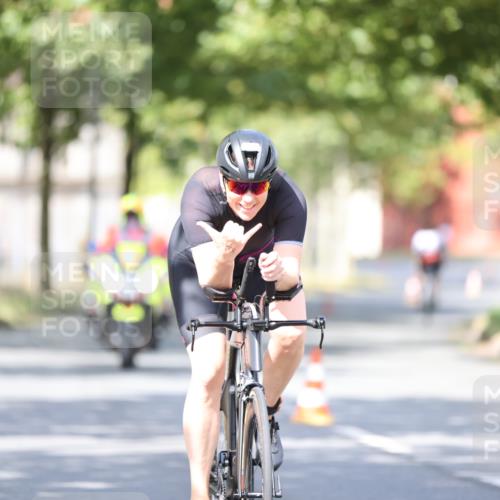11.08.2024 - GEWOBA Citytriathlon Bremen H.Heesch http://msf.ph/oto/6780431 11.08.2024 11:48:31 Radfahren 787, 847, 851, 870, 886, 939, 1025 meine-sportfotos.de